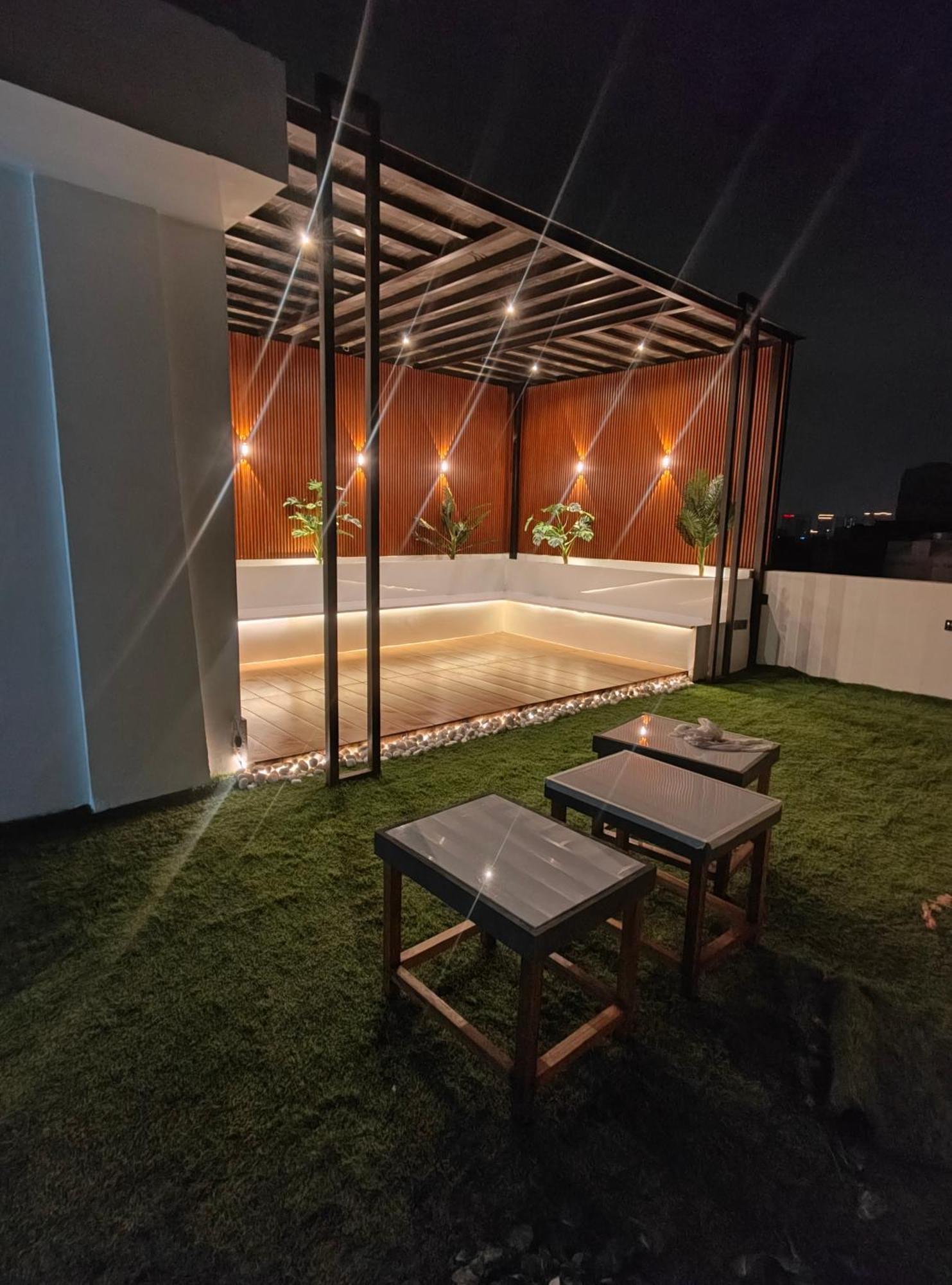 Hotel Enchanted The Roof Rekha, With Private Trace Garden Nueva Delhi Exterior foto
